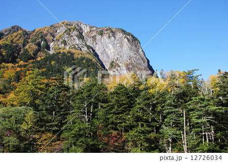 秋の屏風岩 12726034