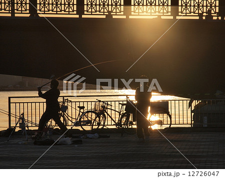 夕暮れの幣舞橋 12726047