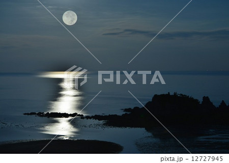月沈みゆく燧灘 (香川県) 月沈みゆく燧灘 (香川県) 12727945
