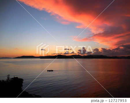 朝焼けの海５　（香川県志度湾） 12727953