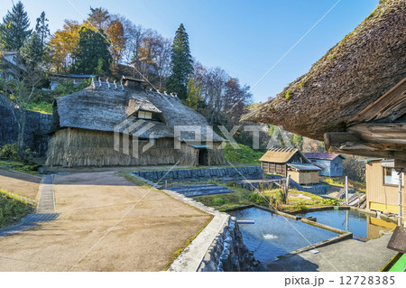 山形県・多層民家の田麦俣の雪囲いの準備 山形県・多層民家の田麦俣の雪囲いの準備 12728385