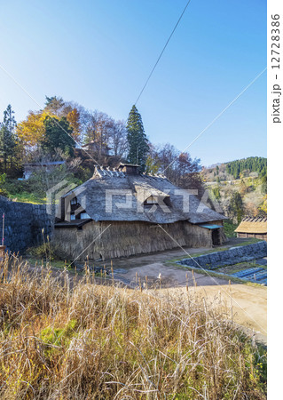 山形県・多層民家の田麦俣の雪囲いの準備 山形県・多層民家の田麦俣の雪囲いの準備 12728386