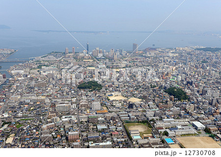 博多の街並みを空撮 博多の街並みを空撮 12730708
