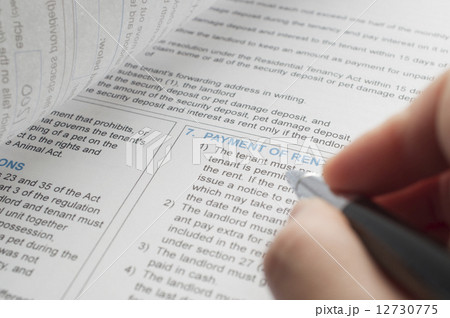 Reading residential tenancy agreement Reading residential tenancy agreement 12730775