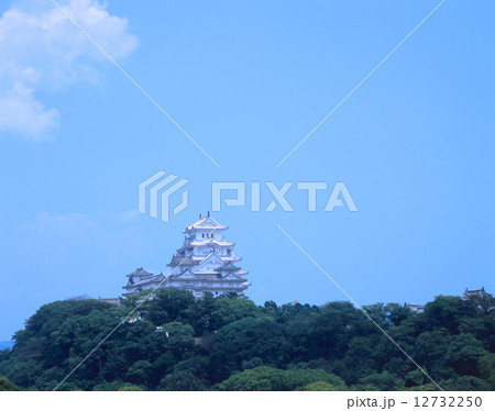 世界文化遺産 新 姫路城 別名 白鷺城 姫路文学館よりを展望 国宝 日本100名城 日本 の写真素材