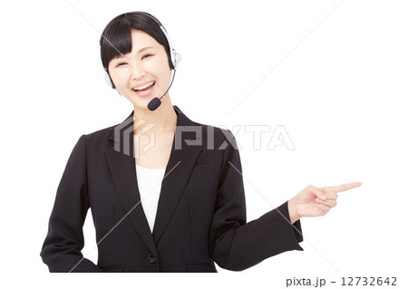 指差すオペレーター 12732642
