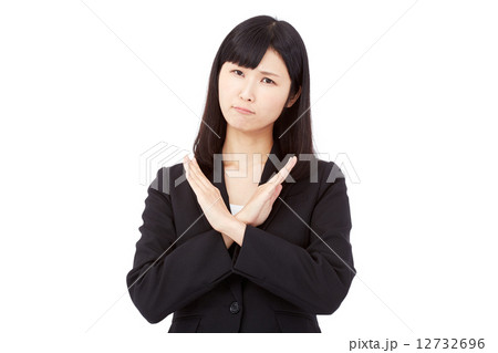 バツ印を出すビジネスウーマン バツ印を出すビジネスウーマン 12732696