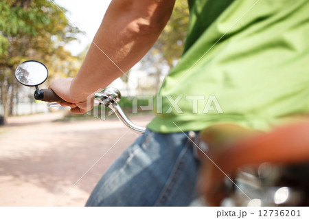 bicyclist 12736201