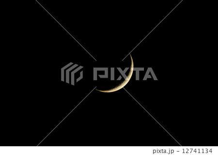 上弦の月 12741134