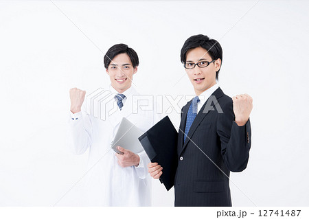 研究員とビジネスマン 12741487