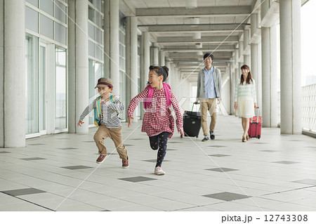 家族旅行 家族旅行 12743308