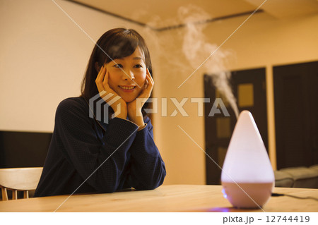 夜のライフスタイル 12744419