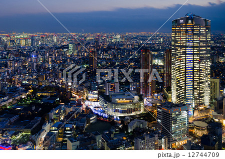 六本木ヒルズの夜景 12744709