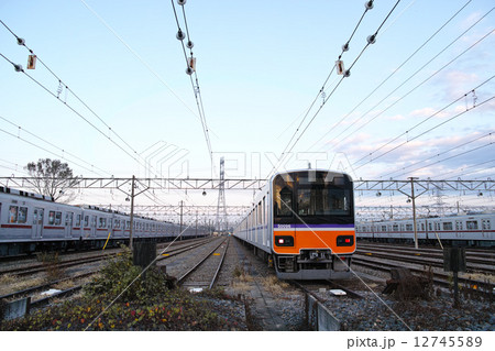 電車 車両基地 12745589
