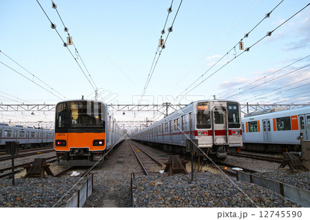 電車 車両基地 12745590