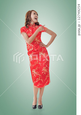 Chinese woman introducing Chinese woman introducing 12749254