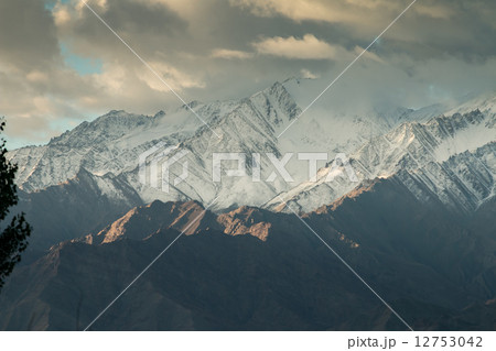Snow Mountain Range, Leh India Snow Mountain Range, Leh India 12753042