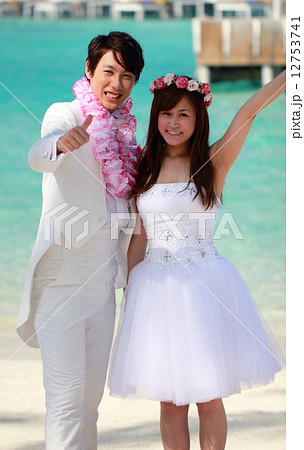 結婚 ブライダル ウェディング (夫婦 新婚 挙式 ドレス タキシード モルディブ 南国 海外) 結婚 ブライダル ウェディング (夫婦 新婚 挙式 ドレス タキシード モルディブ 南国 海外) 12753741