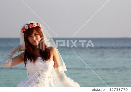 結婚 ブライダル ウェディング (女性 ハネムーン 挙式 海外 モルディブ モルジブ ドレス) 12753770