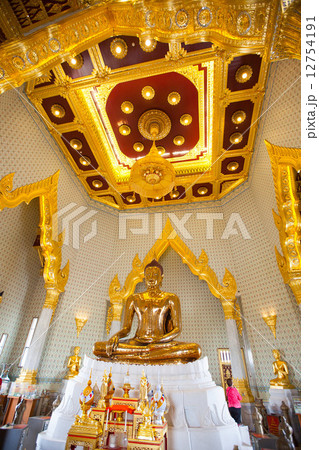 Golden Buddha Statue at Wat Traimit in Bangkok 12754191