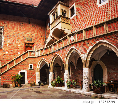 Courtyard at the Jagiellonian University in Cracow 12756599