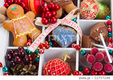 gingerbread with christmas decorations gingerbread with christmas decorations 12757286