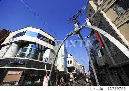 横浜　元町商店街 12759766