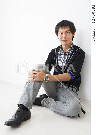 ポートレート　若い男性 12760993