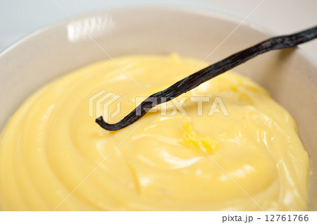 vanilla custard pastry cream with seeds sticks 12761766