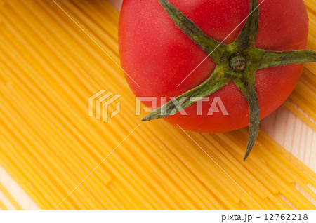 fresh tomato and spaghetti pasta fresh tomato and spaghetti pasta 12762218