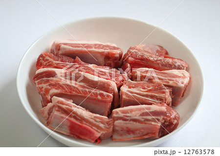 生の豚スペアリブ 12763578