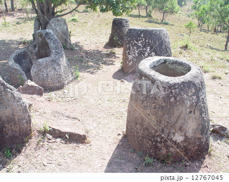 ジャール平原・壷形の石群(シエンクワーン県/ラオス) ジャール平原・壷形の石群(シエンクワーン県/ラオス) 12767045