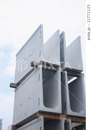 積まれたU字溝 12771125