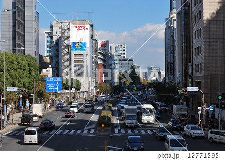 青山通りの歩道橋上から見た青山2丁目交差点付近 青山通りの歩道橋上から見た青山2丁目交差点付近 12771595