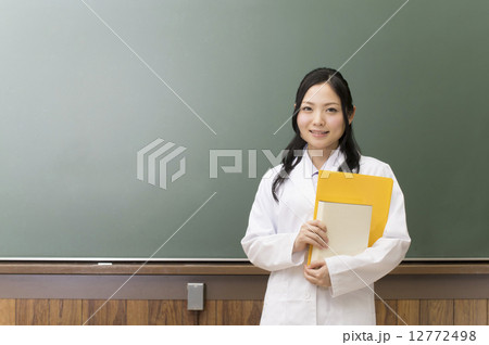 資格取得 12772498