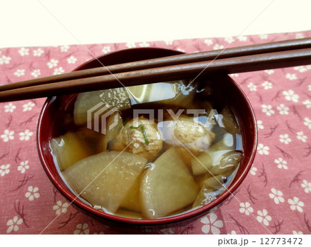 鶏肉の肉だんごスープ 12773472