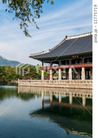 Gyeonghoeru Pavilion 12775719