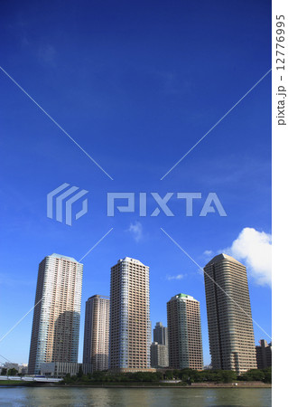 隅田川河口の高層マンション群 隅田川河口の高層マンション群 12776995
