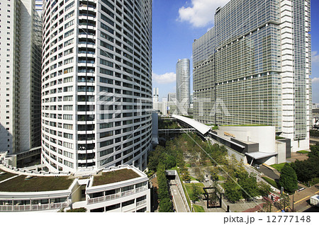 品川駅東口の高層ビル街　 12777148