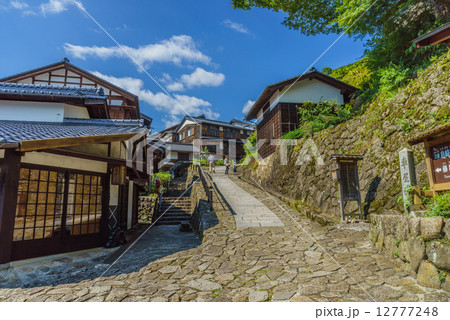 馬籠宿の升形と車屋坂 12777248