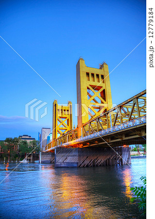 Golden Gates drawbridge in Sacramento 12779184