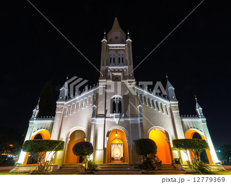 ライトアップされたアレグア教会 12779369