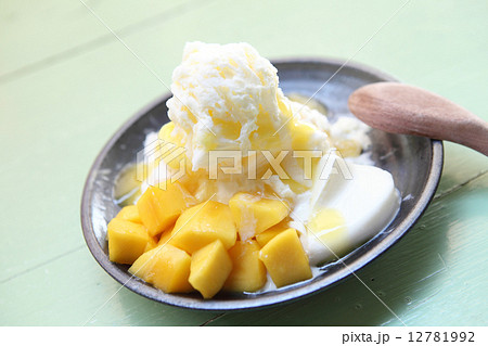 Shaved Ice dessert with Fresh Mango 12781992