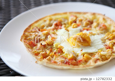 pizza corn and egg 12782332