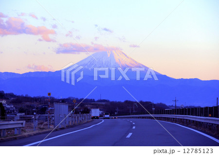 中央道からの富士山の写真素材