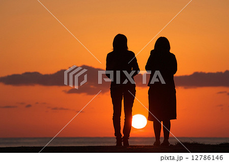 夕日に思う 夕日に思う 12786146