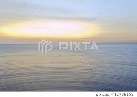 海と夕日背景素材 12786155