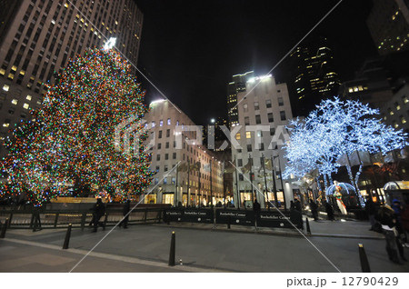ロックフェラーセンターのクリスマスツリー ロックフェラーセンターのクリスマスツリー 12790429