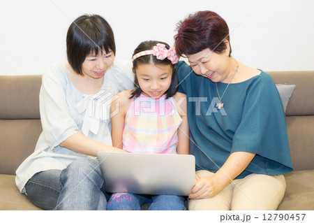 Family time - laptop 12790457