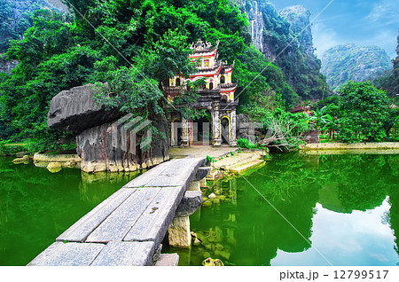 Bich Dong pagoda gate. Ninh Binh, Vietnam 12799517